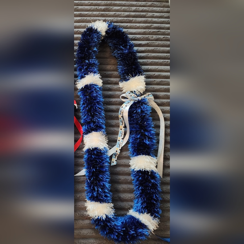 Blue and White Eyelash Yarn Lei